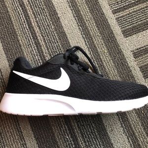 Nike Women’s Tanjun Shoe